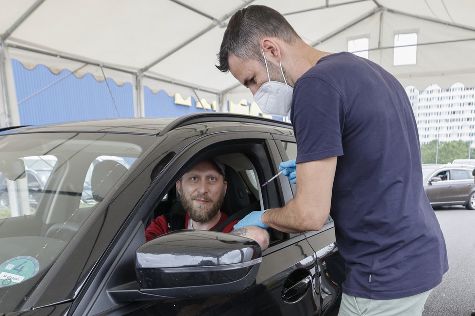 V Berlíně se očkuje proti covidu v obchodních domech IKEA (17. 7. 2021).