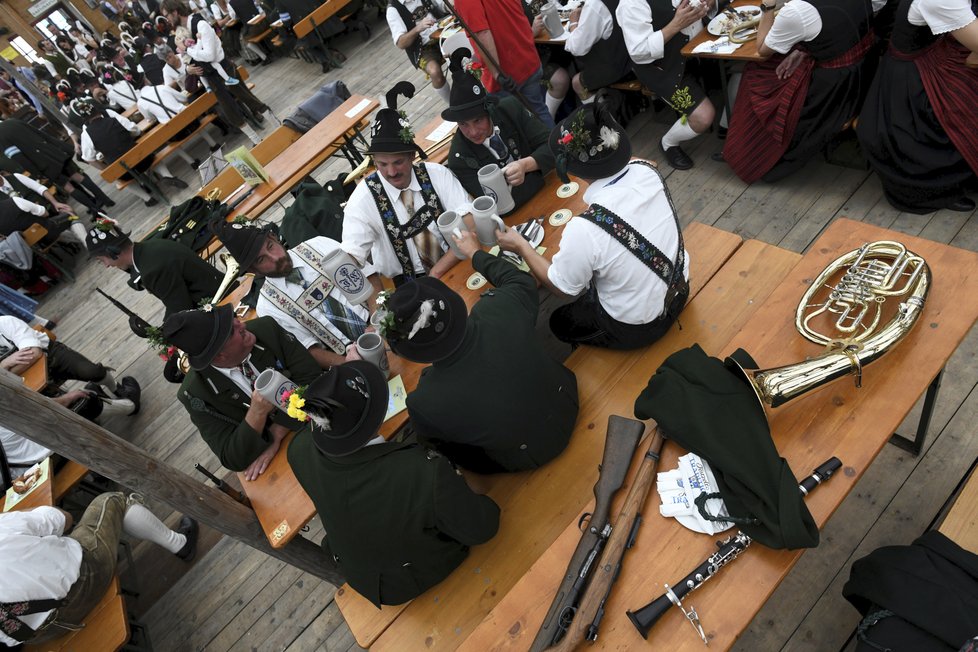 V Mnichově se konají každoroční slavnosti piva Oktoberfest.