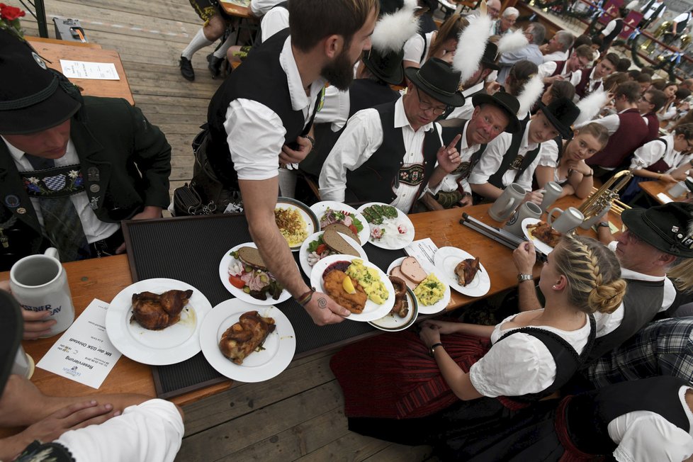 V Mnichově se každý rok konají slavnosti piva Oktoberfest