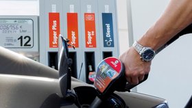 Paliva v Česku: Nafta mírně podražila, benzin stagnuje. Experti čekají, že ceny porostou