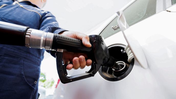Roční průměr cen pohonných hmot v Německu je nyní nejvyšší v historii