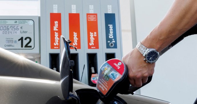 Ceny paliva v Česku: Nafta mírně podražila, benzin stagnuje