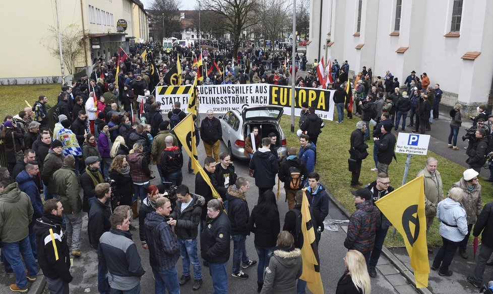Německé protesty proti uprchlíkům: Freilassing
