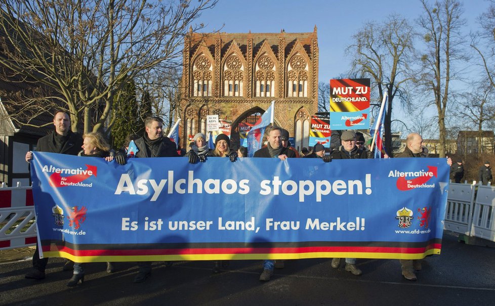 Německé protesty proti imigrantům a vzkaz pro Angelu Merkelovou: Je to naše země.