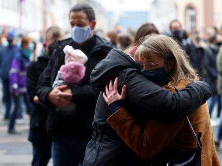 Pieta za oběti sražené řidičem SUV v německém Trevíru (2. 12. 2020)
