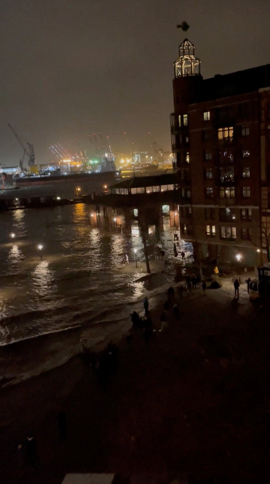 Bouře zasáhla Německo: Záplavy v Hamburku (30.1.2022)