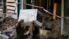 Povodňová situace v Německu se uklidňuje, pokračují vyprošťovací práce
