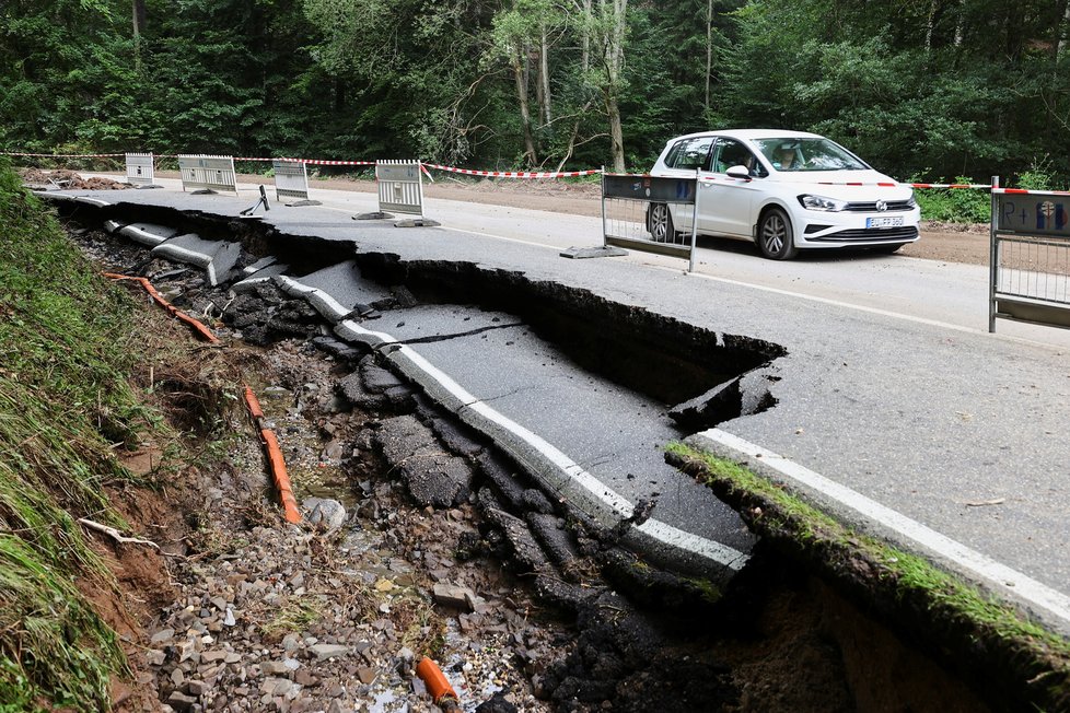 Povodňová situace v Německu se uklidňuje, pokračují vyprošťovací práce