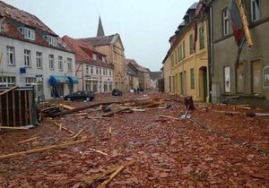 Německý Rostock brutálně poničilo tornádo