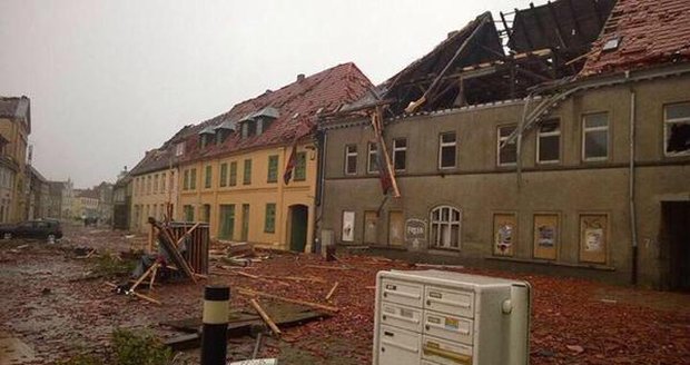 Německý Rostock brutálně poničilo tornádo