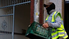 Německá policie v nejlidnatější spolkové zemi Severním Porýní-Vestfálsku prohledává byty i pracoviště podezřelých islamistů. Důvodem je podezření z příprav teroristického útoku.