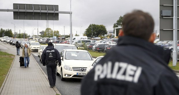 V Německu dnes zadrželi pět osob podezřelých z napojení na organizaci Islámský stát. (ilustrační foto)