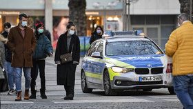 Policie dohlížející na dodržování opatření v Německu (23.11.2020)