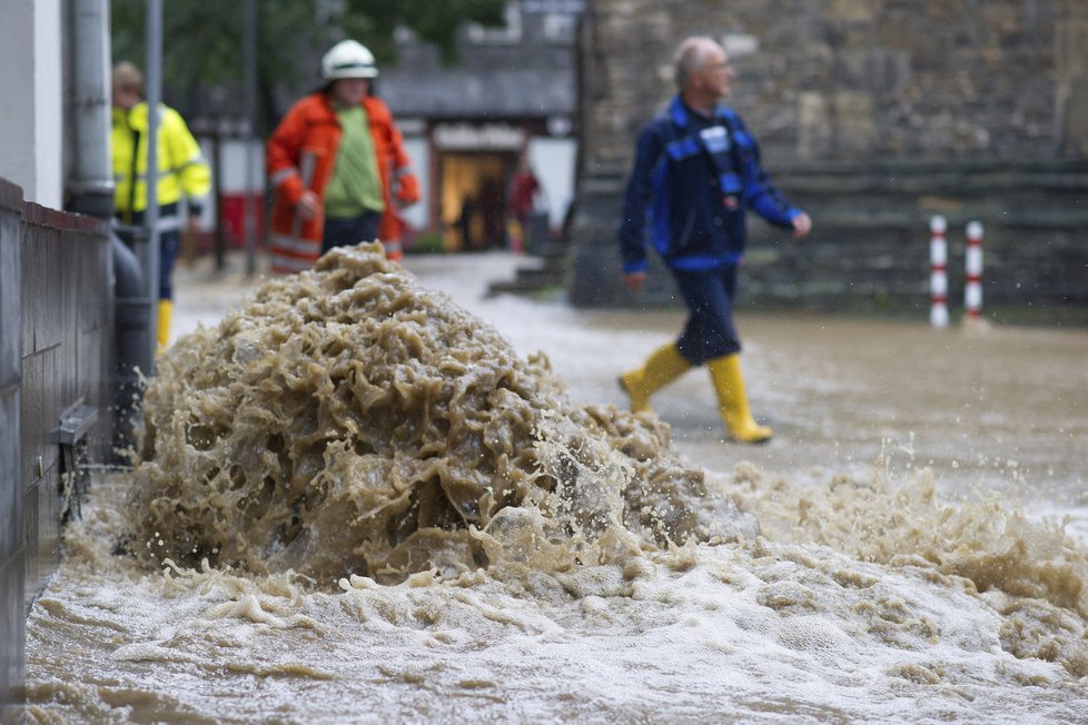 Střední Německo stihly silné záplavy.