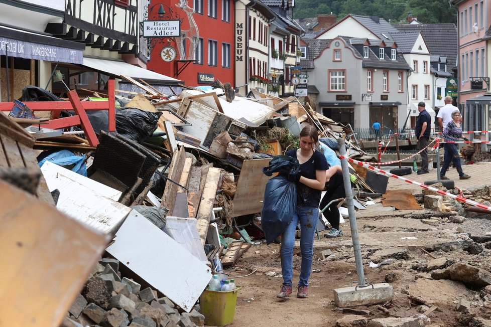 Odklízení následků bleskových povodní v Německu (19. 7. 2021)