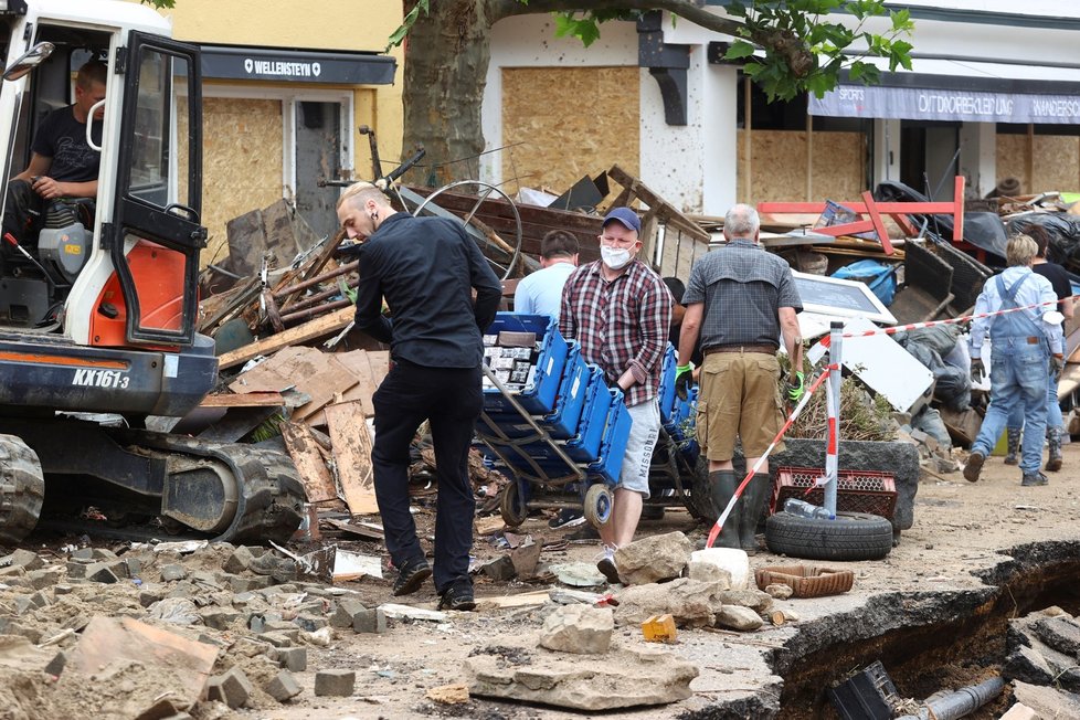 Odklízení následků bleskových povodní v Německu (19. 7. 2021)