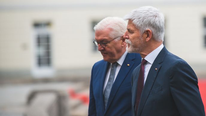 Německý prezident Steinmeier přijal s vojenskými poctami Petra Pavla