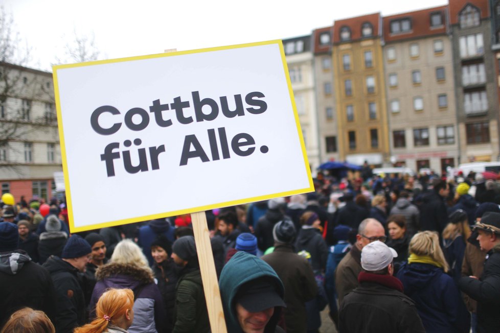 Protest proti diskriminaci migrantů v německém Cottbusu