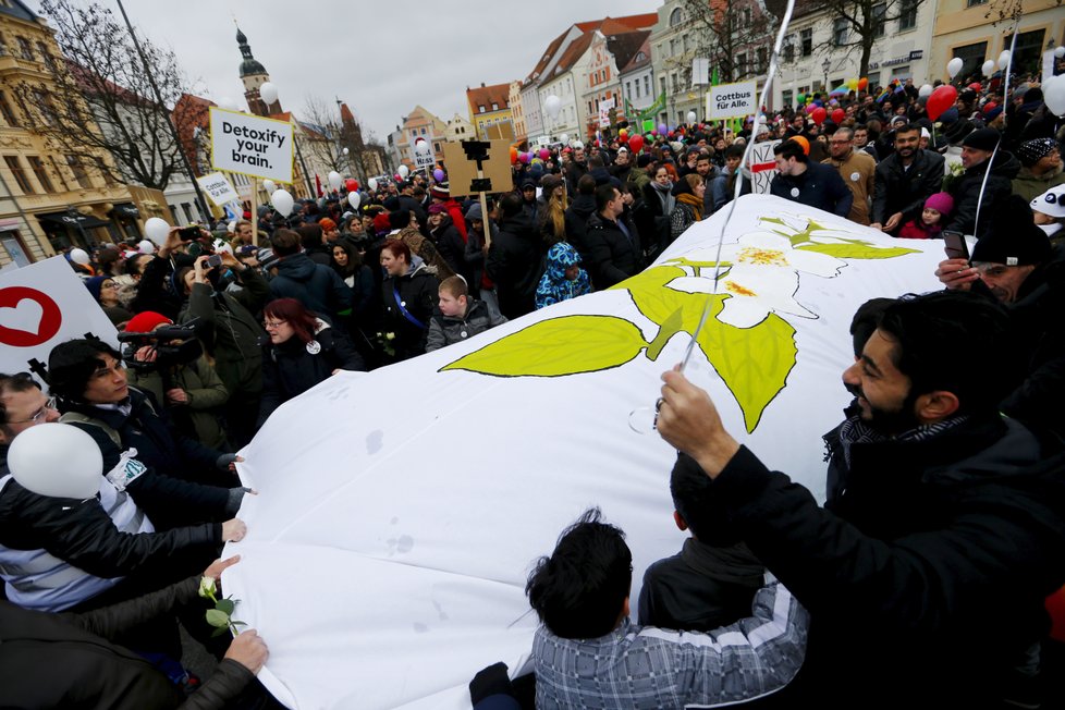 Protest proti diskriminaci migrantů v německém Cottbusu