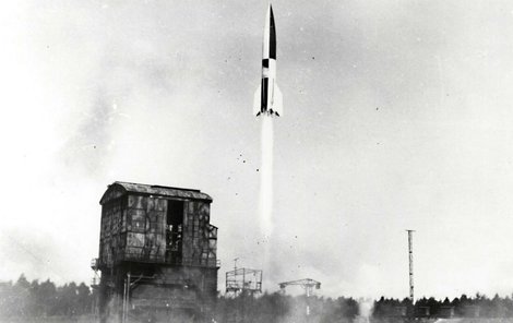 3. října 1942 V-2 dosáhla 85 km výšky, tedy vesmíru.