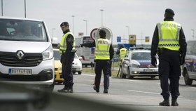 Rakousko chce trvale uzavřít hranice. „Evropa se musí chránit sama.“