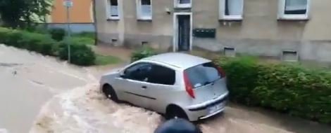 Voda zaplavila ulice také v německém městě Hagen.