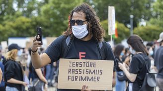 Nejsou žádné rasy, pouze lidské bytosti. Němečtí zelení chtějí odstranit slovo rasa z ústavy