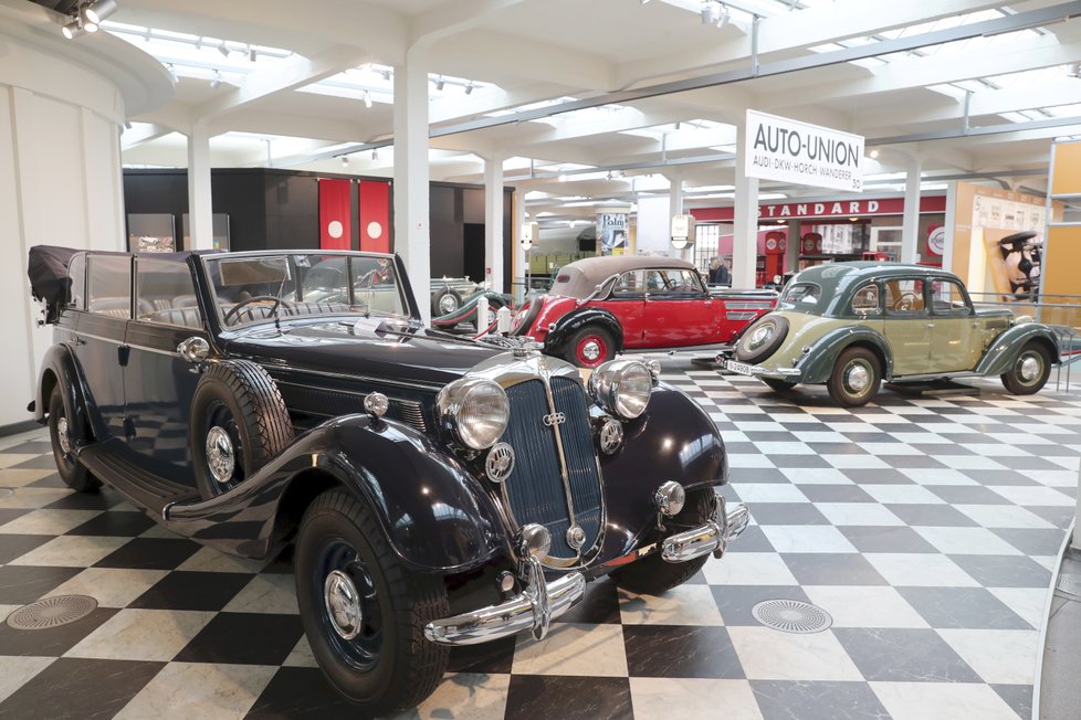 Ve Cvikově, tedy Zwickau, saském okresním městě se stoletou automobilovou tradicí, najdete reprezentativní moto muzeum nesoucí jméno velkého německého konstruktéra Augusta Horcha.