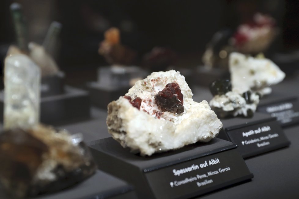 Magii minerálů představuje expozice v renesančním zámku Freudenstein (Schloss Freudenstein) v Sasku.