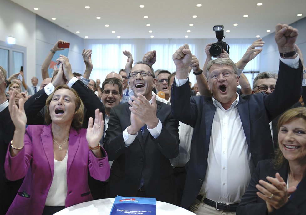 Zemské volby v Sasku vyhrála strana kancléřky Merkelové CDU, největší radost měla protiimigrační AfD, která byla těsně druhá.