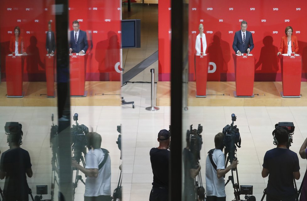 Zemské volby v Sasku vyhrála strana kancléřky Merkelové CDU, největší radost měla protiimigrační AfD, která byla těsně druhá.