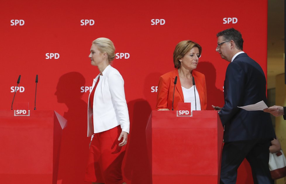 Zemské volby v Sasku vyhrála strana kancléřky Merkelové CDU, největší radost měla protiimigrační AfD, která byla těsně druhá.