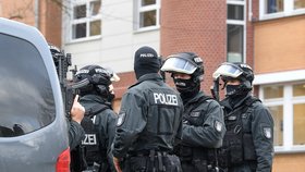 Šílenec v Německu napadl dvě děti: Jsou vážně zraněné!