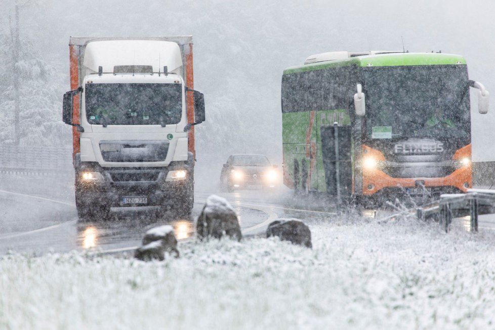 Německo se s psím počasím potýká od začátku května. V prvním květnovém víkendu obyvatele překvapilo například husté sněžení. Místy napadlo až šest centimetrů nového sněhu