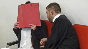 V Německu začal soud s ženou, která měla jako členka IS držet 5letou otrokyni. (9. 4. 2019)