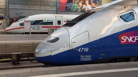 Německo kvůli klimatu zdraží letenky a zlevní lístky na vlak