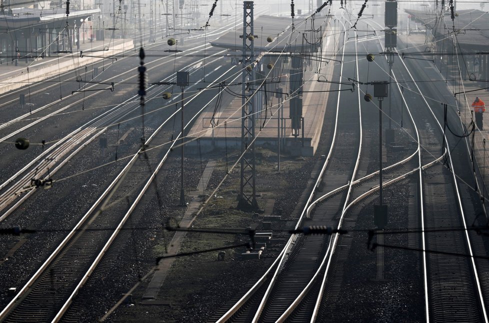 V celém Německu se v pondělí ráno zastavila dálková železniční doprava