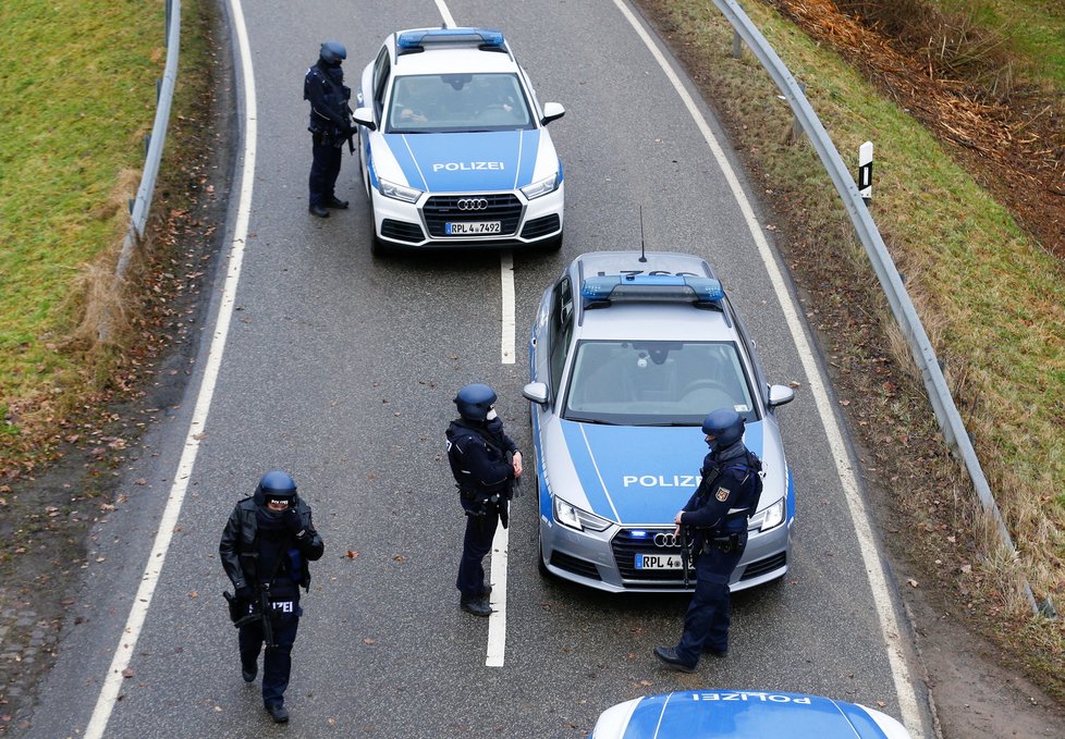 Dva němečtí policisté byli zastřeleni při rutinní silniční kontrole (31. 1. 2022).