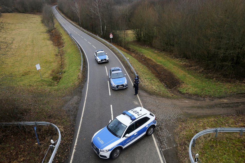 Dva němečtí policisté byli zastřeleni při rutinní silniční kontrole (31. 1. 2022).