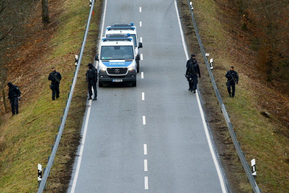 Dva němečtí policisté byli zastřeleni při rutinní silniční kontrole (31. 1. 2022).