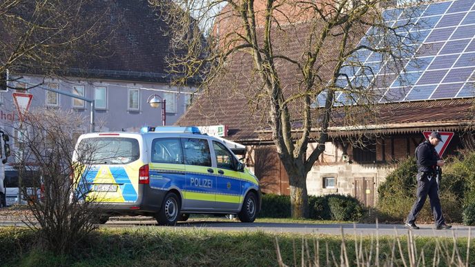 Policie zasahuje v německém Rot am See, kde při střelbě zemřelo šest lidí.