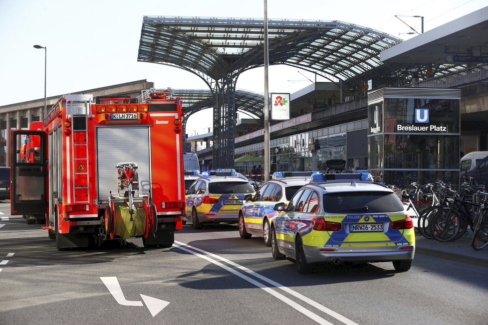 Masivní zásah policie a hasičů na hlavním vlakovém nádraží v Kolíně nad Rýnem (15. 10. 2018)