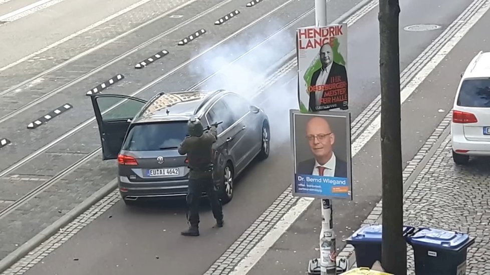Pachatelem útoků v Halle byl německý antisemita (9. 10. 2019)