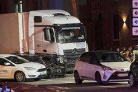 Syřan najížděl kamionem do aut, devět zraněných. Nejde o teror, tvrdí německá policie