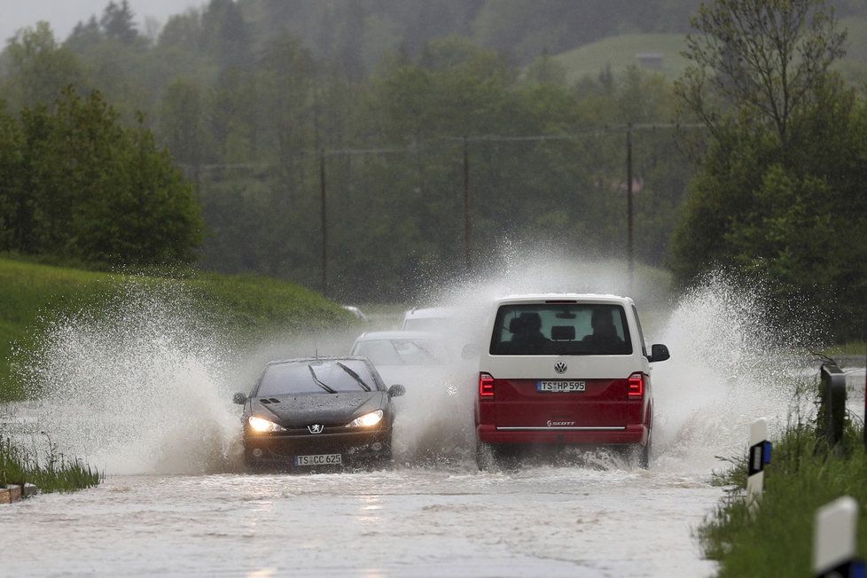 Silné deště dál trápí Německo, (21.05.2019).