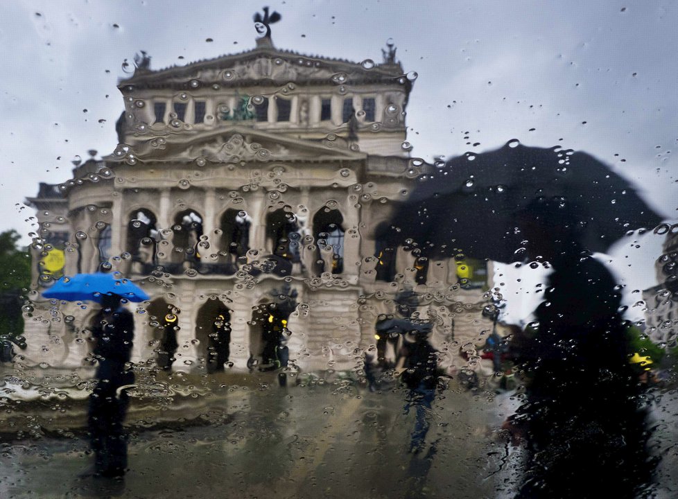 Silné deště dál trápí Německo, (21.05.2019).