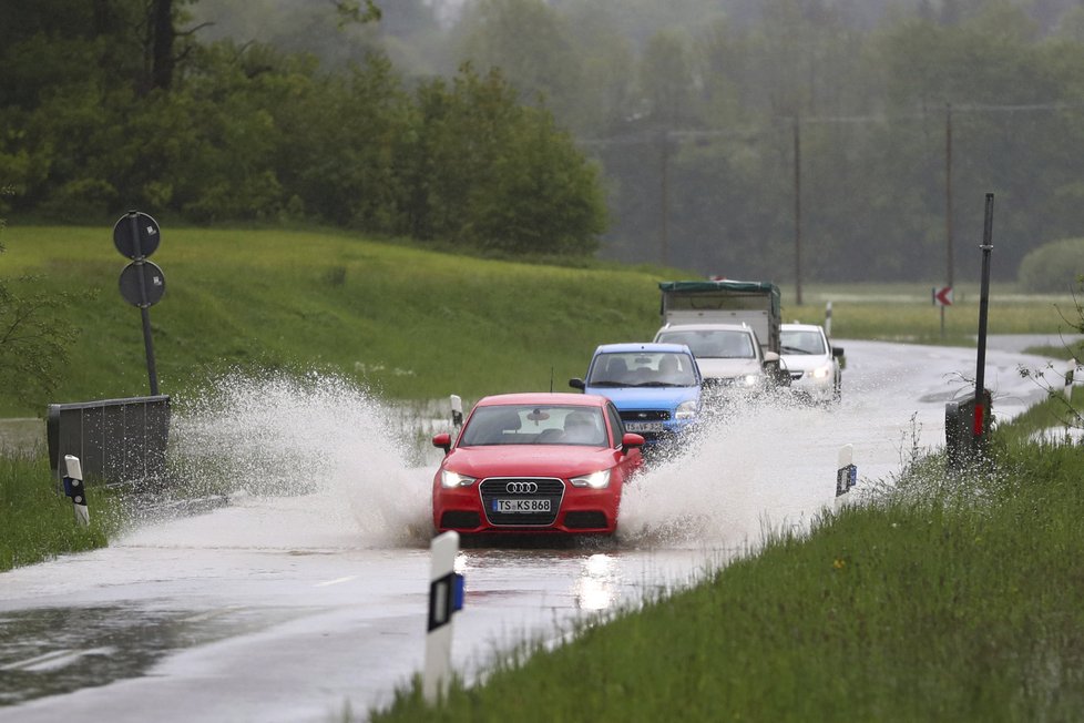 Silné deště dál trápí Německo, (21.05.2019).