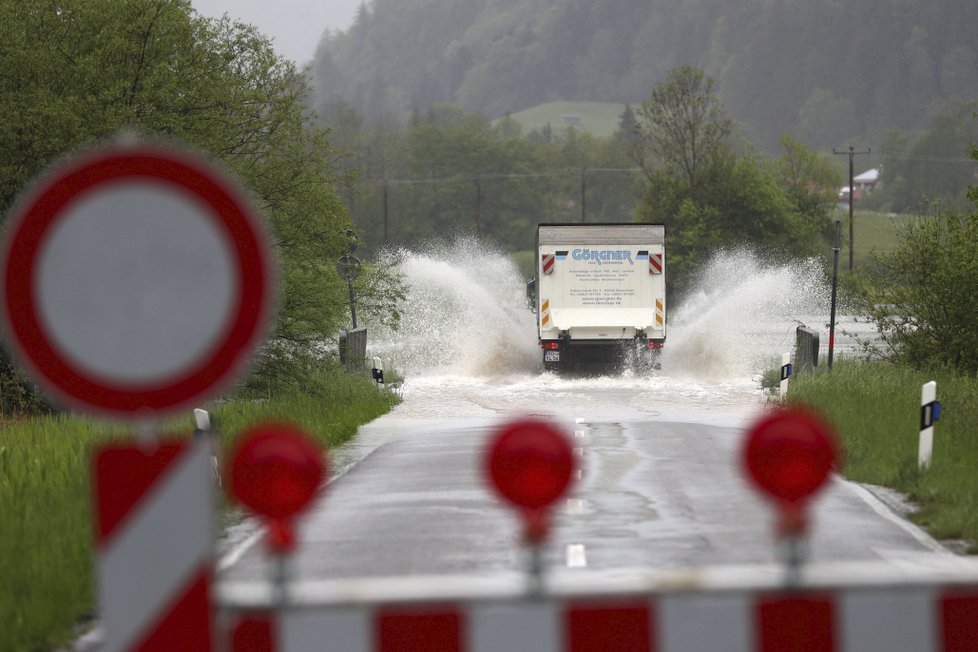 Silné deště dál trápí Německo, (21.05.2019).