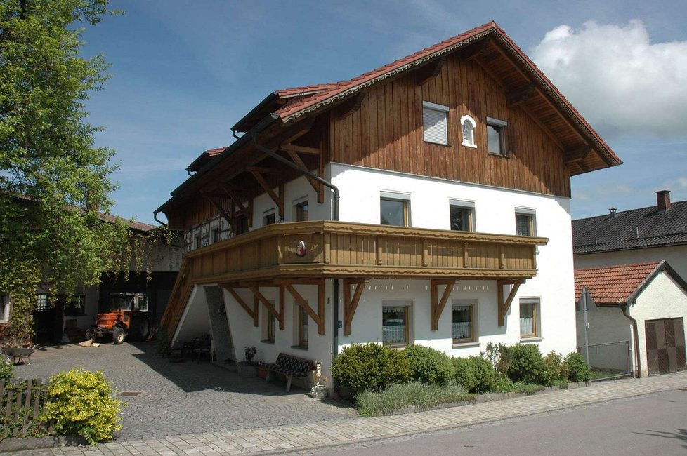 Dům v městečku Zand v Německu, kde bydlí Thomas P. Ten podle české policie měl zavraždit prostitutku v nevěstinci ve Folmavě na Domažlicku.