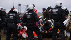 Zásah policie proti klimatickým aktivistům u západoněmecké osady Lützerath. (11.1.2023)